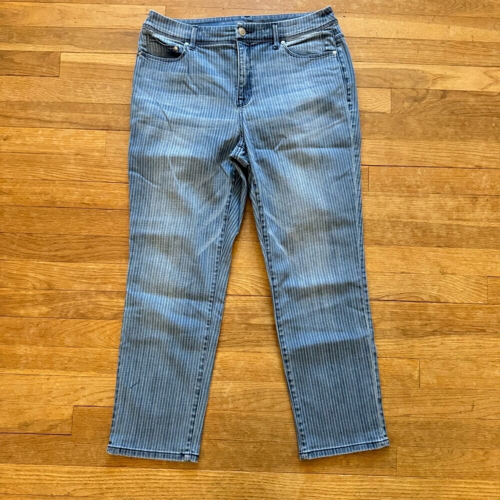 Chico's So Slimming Girlfriend Crop medium wash striped jeans size 1 (8)
 b17